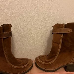 Suede brown boots